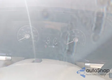 2006 Lincoln Town Car Signature Limited from USA, damaged, VIN 1LNHM82V16Y619128